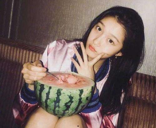 美女吃瓜不吐籽视频大全,美女吃瓜不吐籽,精彩瞬间大盘点