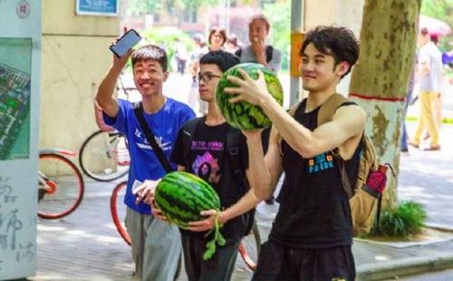 学生集体吃瓜视频大全,学生集体吃瓜视频大盘点